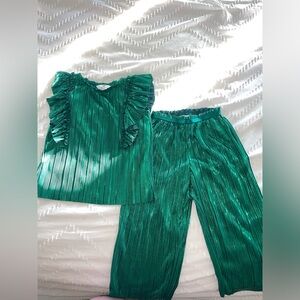 H&M Girls pleated two piece set in size 5T
